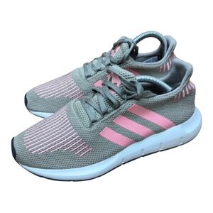 Adidas Womens size 7 Swift Run CG4142 Green Running Shoes Sneakers